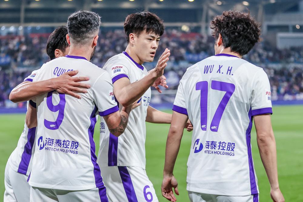 穆雷砍下赛季新高53分9记三分 约基奇23+21+19三双助掘金险胜独行侠